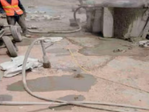 肃北水泥混凝土路面板底注浆技术 路面脱空注浆整治方案
